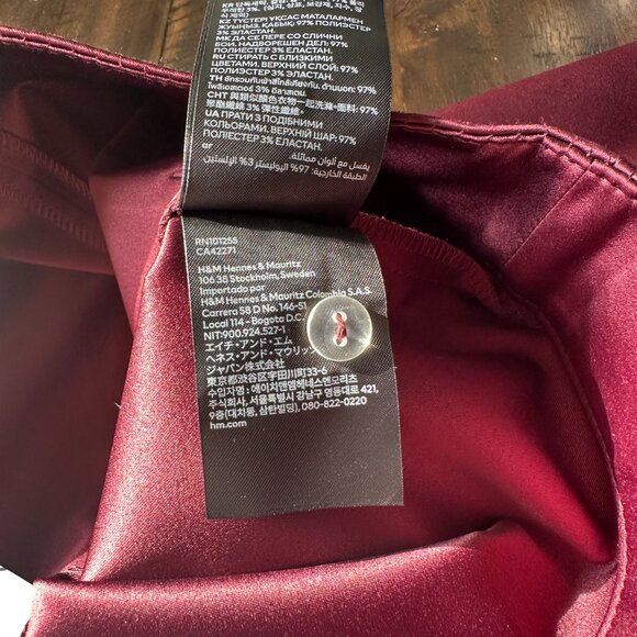NWT H&M Burgundy Satin Pocket Skirt - Picture 14 of 16